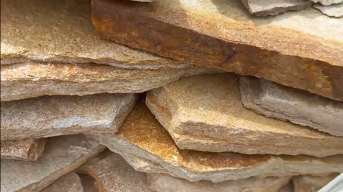 Плитняк златолит жёлтый золотистый для отмостки купить в Белгородской области