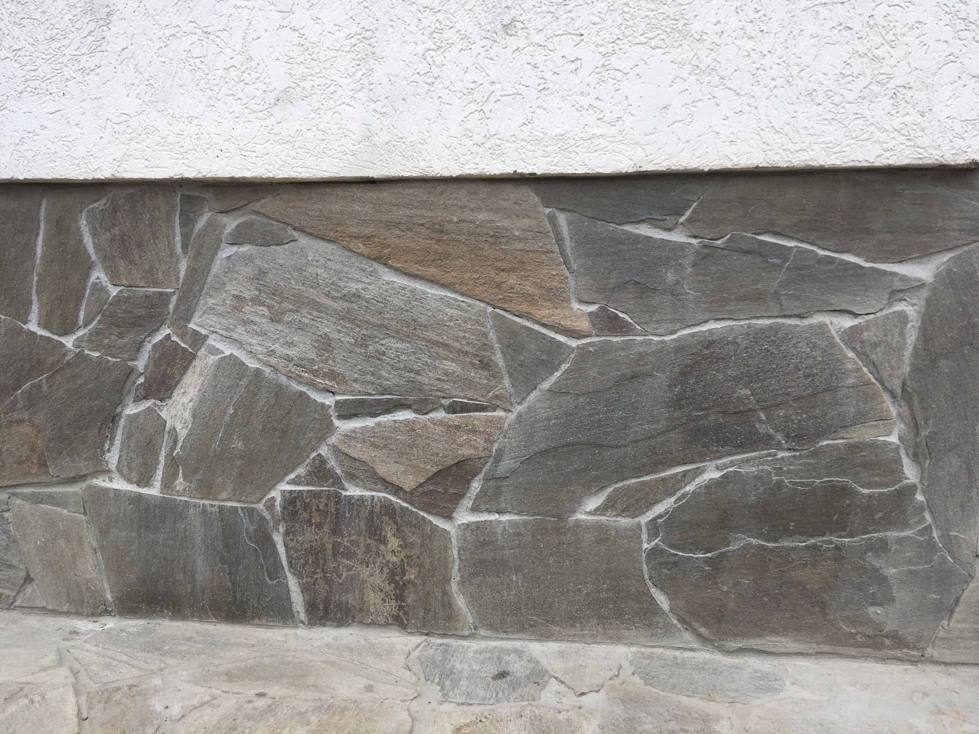 Плитняк златолит Уральский для цоколя, отмостки купить в Белгородской области