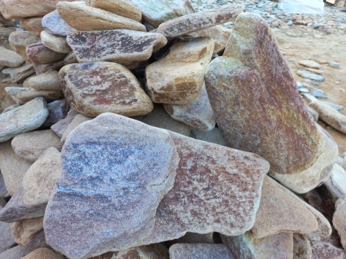 Златолит жёлтый, жёлто-зелёный глыбки и валуны для ланшафтного дизайна купить в Белгородской области