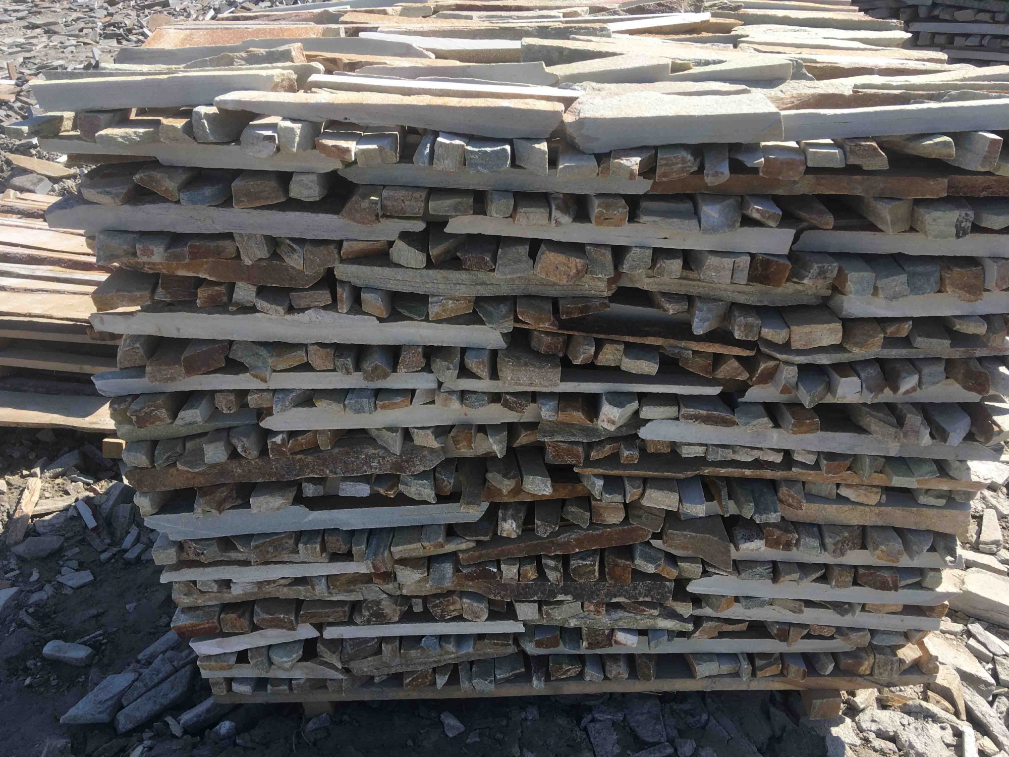 Горбушка златолит золотистый для облицовки купить в Белгородской области