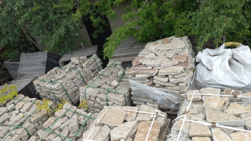 Гранитный плитняк галтованный для мощения купить в Белгородской области