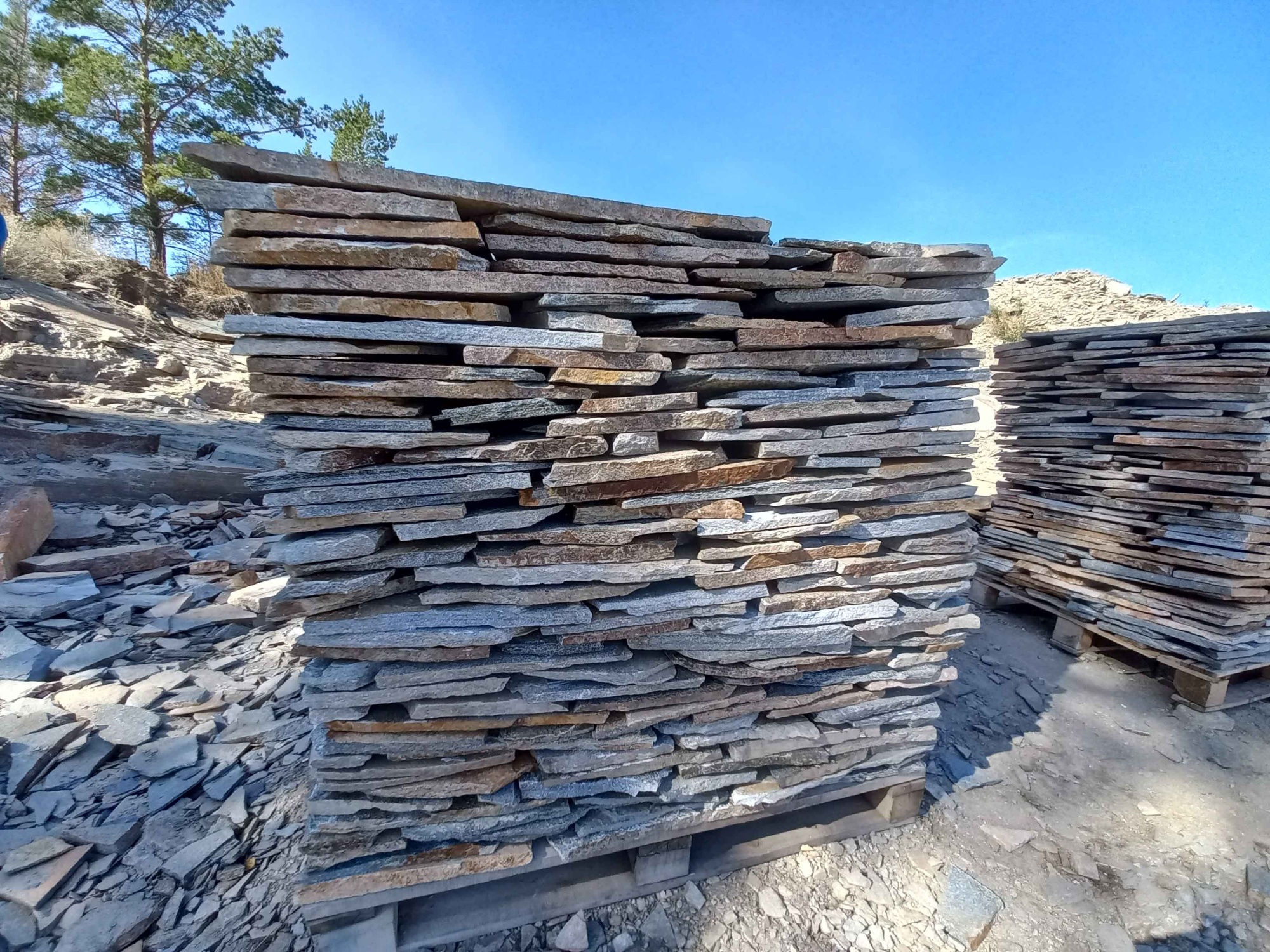 Плитняк златолит серебристый для фасада купить в Белгородской области