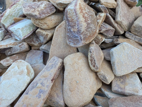 Златолит жёлтый, жёлто-зелёный глыбки и валуны для ланшафтного дизайна купить в Белгородской области