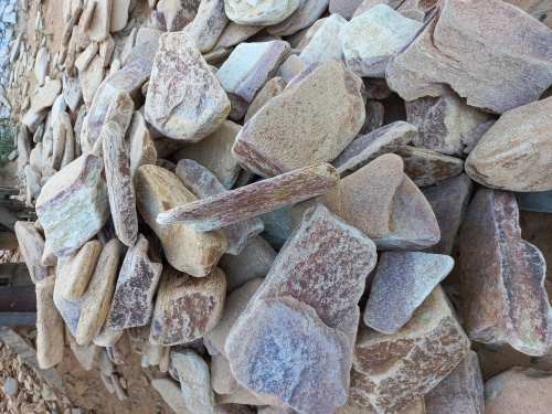 Златолит жёлтый, жёлто-зелёный глыбки и валуны для ланшафтного дизайна купить в Белгородской области