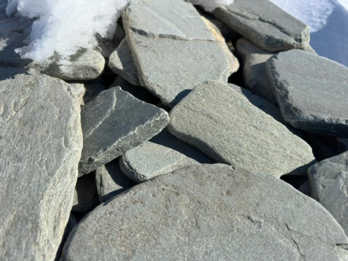 Плитняк златолит зелёный галтованный для цоколя купить в Белгородской области