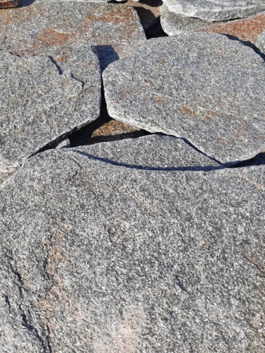 Златолит серебристый галтованный для лестниц купить в Белгородской области