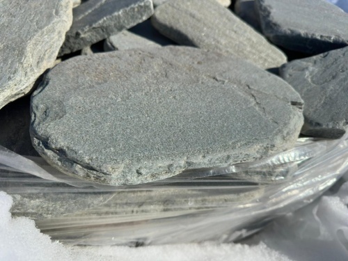 Плитняк златолит зелёный галтованный для мощения на бетон купить в Белгородской области